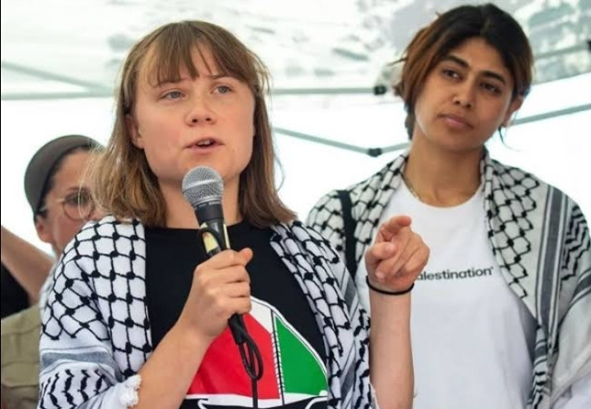 Aktivis Swedia Greta Thunberg juga termasuk yang dibawa paksa menuju pelabuhan Israel. [Int]